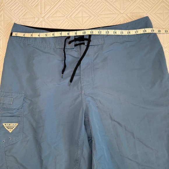 Columbia PGF Performance Fishing Gear Blue Board Shorts Size 36 - Picture 2 of 9